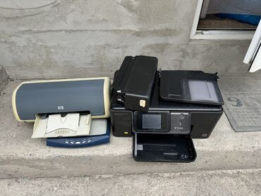 Принтеры: Продаются 2 принтера, 1 сканер. На 1 принтере можно фотографии тоже