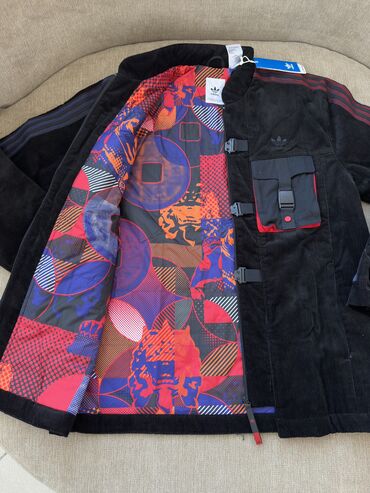 бежевая куртка: Комплект, цвет - Черный, Новый