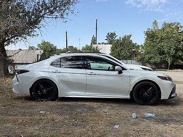hybrid: Toyota Camry: 2023 г., 2.5 л, Автомат, Гибрид, Седан — 3
