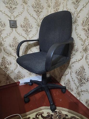 Ofis mebeli: Ofis kreslosu – klassik model - Rəng: tünd boz parça oturacaq və arxa — 1