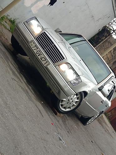 motor 2.2 mercedes: Mercedes-Benz E 220: 2.2 l | 1993 il Sedan — 8