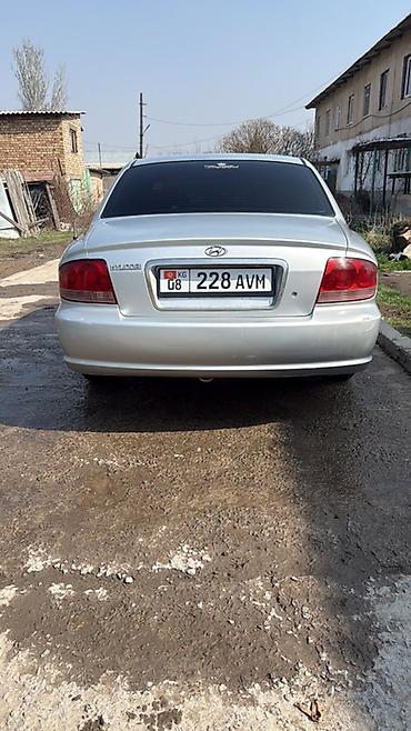 Другие автомобили: Седан серебристого цвета. Основные особенности: - Кузов: 4-дверный — 8