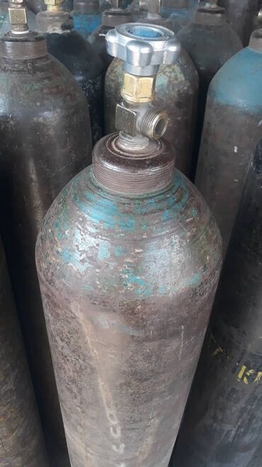 Газовые баллоны: Баллон для хранения и транспортировки технических газов. Имеет вентиль