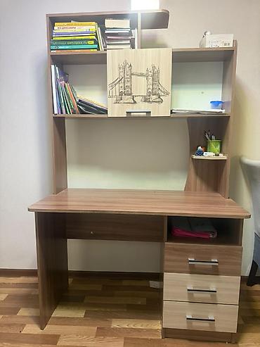 Школьный стол б/у — 11 000 - Компьютерный/письменный стол с at lalafo.kg Школьный стол б/у — 11 000 - Компьютерный/письменный стол с