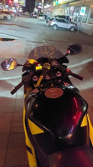 кубовый: Honda CBR600F4i (желто‑черная расцветка) - Класс: спортбайк 600 см³ — 3
