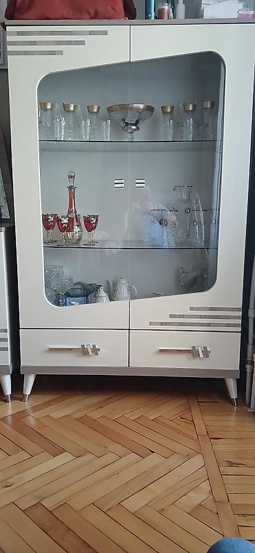 Şüşəli dolab vitrini, İşlənmiş, Ünvandan götürmə