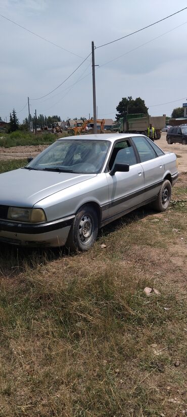 авто выкуп рассрочку: Серебристый седан Audi 80 B3, известный своей надёжностью. Этот