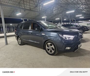 домкрат для авто: Автомобиль GAC GS5 в цвете "мокрый асфальт" (темно-серый) — это