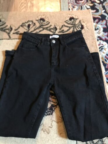 черный джинсы: Мужская джинсы. 1 (банан)почти новые одевали 1 неделю размер 26