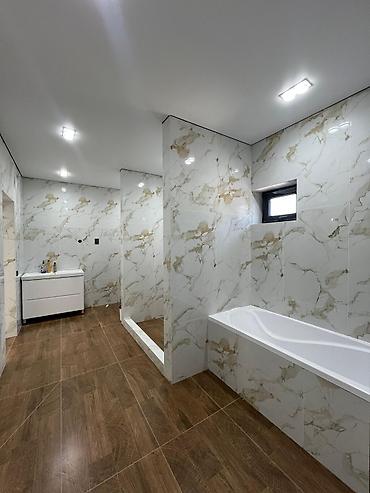 Продажа коттеджей и домов: Просторный дом с современным интерьером и качественной отделкой. - — 5