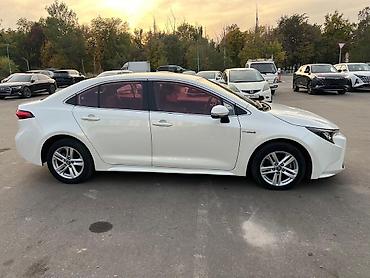 corolla 2018: Toyota Corolla: 2020 г., 1.8 л, Гибрид, Седан — 1