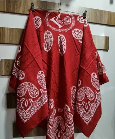 Baş geyimləri: Kəlağayılar. Bu kəlağayıların içi boş K hərfi ilə yazılıdı. Materialı — 12