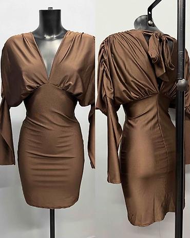 Elegantna mini haljina sa dugim rukavima i otvorenim leđima 2500din S