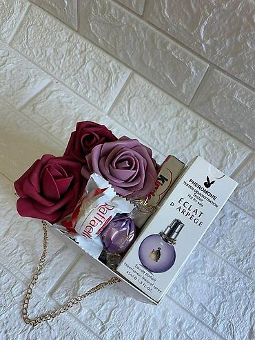 Kompleti namirnica: Poklon setovi u dekorativnim kutijama Elegantno aranžirani poklon — 16