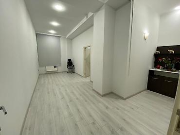 Kommersiya daşınmaz əmlakı: Prestijli 5 mərtəbəli binanın 2-ci mərtəbəsində yerləşir. • Sahə: 3-cü — 5