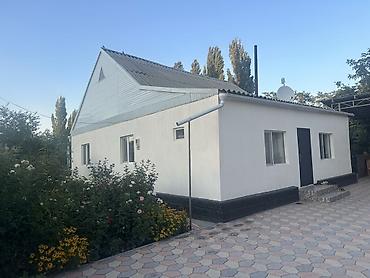 Продаётся дом с ухоженным двором и навесом. - Одноэтажный дом с