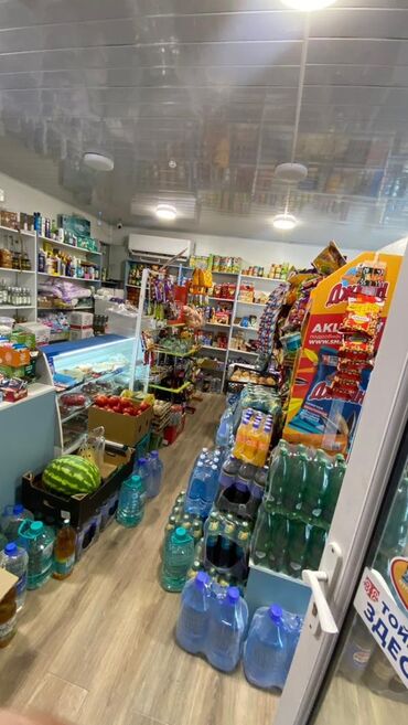 арендовать место в салоне красоты: Сатам Дүкөн Өзүнчө турган дүкөн, 30 кв. м, Жаңы ремонт, Эшиги өзүнчө, 1 кабат