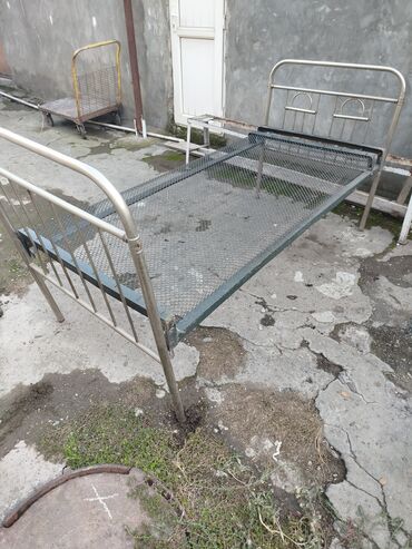 зеркало для ванной: Односпальная кровать, Без подьемного механизма, Без матраса, Без выдвижных ящиков