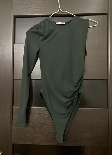 Otaq bitkiləri: Zara asimetrik qollu kofta. M razmerdir ama dar kalıp olduguna göre S — 8