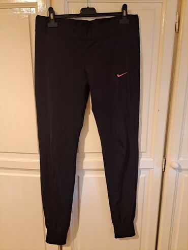 Nike trenerka. Likra materijal. XL. puna elastina. Original. Crna