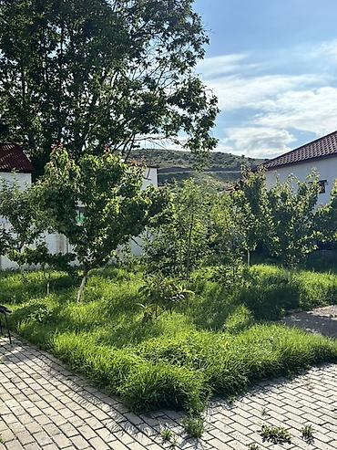 Həyət evləri və villalar: Dağ mənzərəli həyət evi – geniş eyvanlı Üstünlüklər: - Geniş terasda — 9