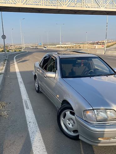 mersedes s: Mercedes-Benz C-Class: 2.2 l | 1999 il Sedan — 9