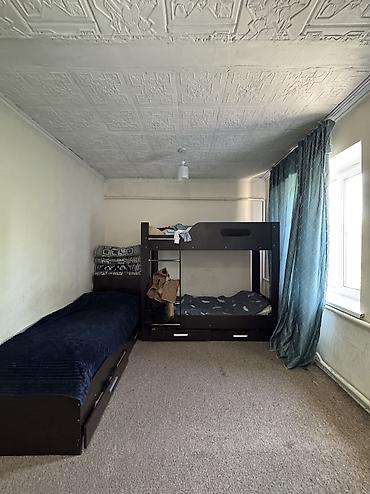 Продажа коттеджей и домов: ✨Продаётся дом в с. Сокулук✨ 🏡Характеристики: • Участок - 15 соток • — 11