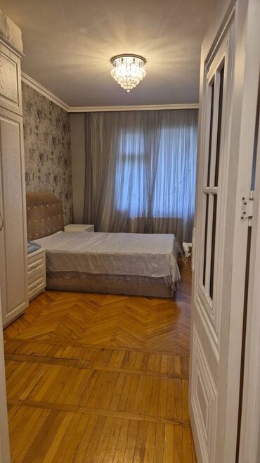 Uzunmüddətli kirayə mənzillər: 20 yanvar və əcəmi metrolarına yaxın,Qiziltac restoranin arxası,240 — 3