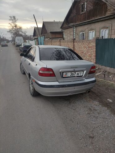 обмен на автомобиль: Volvo S40: 2001 г., 1.6 л, Механика, Бензин, Седан