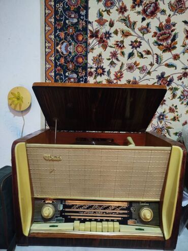 Qrammofon və patefonlar: Qrammafon satilir 1956 ci ilindir, tam ishlek ideal veziyyetdedir