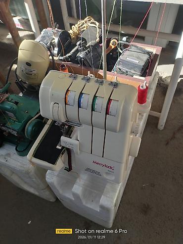 Аксессуары для шитья: Промышленные прямострочные швейные машины с полным столом и педалью — 2