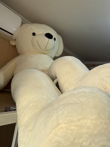 salih.kg фото: Огромный плюшевый медведь молочного цвета. - Рост: примерно от 150 до