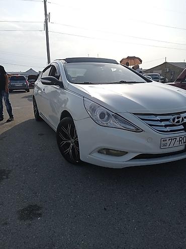 mersedes c 230: Hyundai Sonata (ağ rəng), sedan gövdə. - Güclü benzin mühərriki, ön — 5