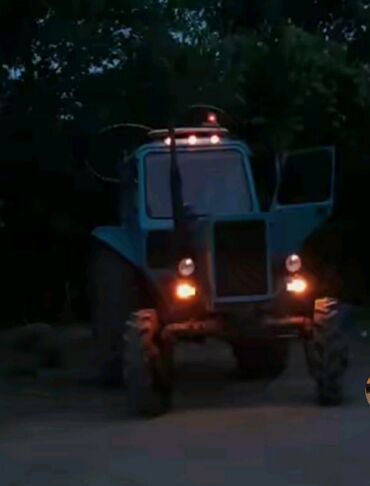 Traktorlar: Traktor Belarus (MTZ) 82.1, 1982 il, 77 at gücü, motor 5.5 l, İşlənmiş — 6