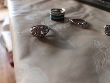 Toy paltarları və aksesuarları: Dəstə daxildir: Üzük, Gümüş