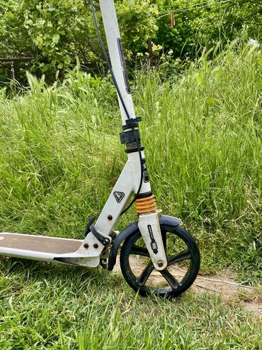 Samokatlar: Scooter 1-2 hefte sürülüb qiymetinden 60% aşağı satılır her yaşa