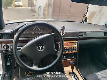 Mercedes-Benz: Mercedes-Benz E-Class W124 sedan - Korpus: 4 qapılı sedan, gümüş rəng — 3