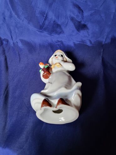 Ostali kućni dekor: Figura nova,vintaz,holandjanka sa lalama porcelanska. Nova — 12