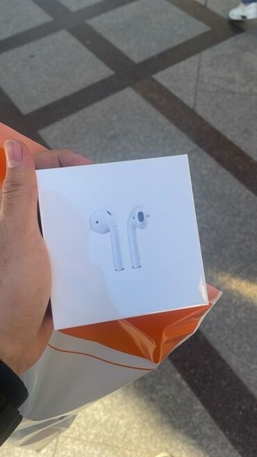 baku electronics qulaqlıq: AirPods 2 Yenidir sadece qutusu acilib qulagcig islenmeyib