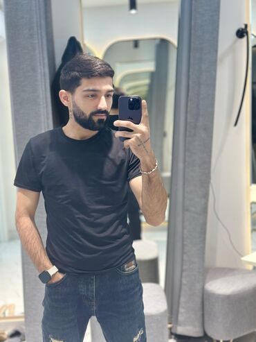 Təhsil, elm: 3 il brend paltar mağazasında satıcı işləmişəm 2 ilə yaxın mağazada