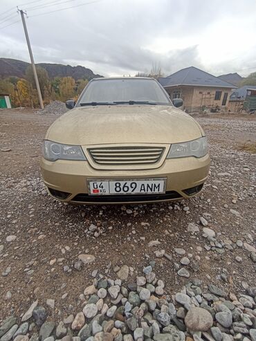 бонго мазда: Легковой автомобиль седан (KG номер 869 ANM), бежевый цвет кузова