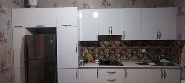 metbex divar kağızları: Mətbəx mebeli 4 m ölçülü,üzərində moyka olmaqla 400₼.Ünvan Yeni