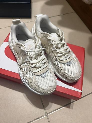 Кроссовки, 36.5, Nike, Б/у, цвет - Бежевый, Самовывоз at lalafo.kg Кроссовки, 36.5, Nike, Б/у, цвет - Бежевый, Самовывоз