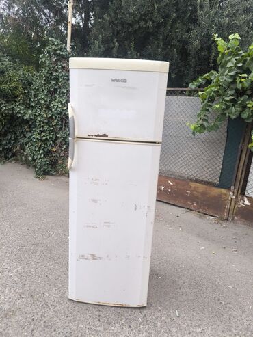 Tikiş maşınları: Beko iki qapılı soyuducu yaxsi vezyetde - Üst bölmə: dondurucu, bir