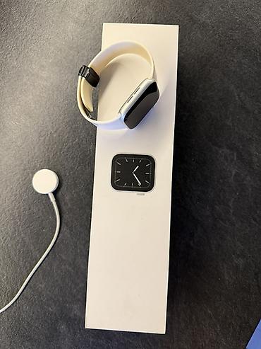 Apple Watch: Продаю Apple Watches 5 Nike. 44мм есть царапины на экране. Работают — 2