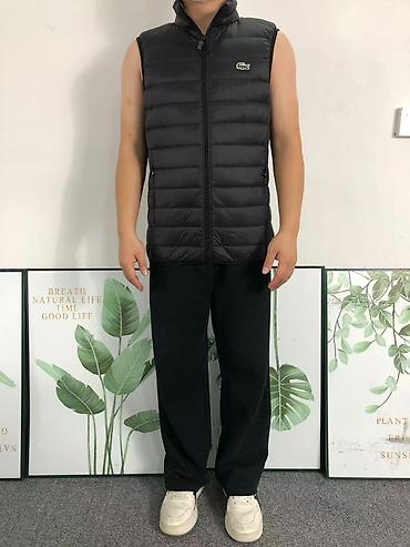 lacost: Утеплённые мужские жилеты Lacoste модель на фото 170см 60кг М - — 2