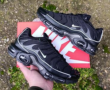 patike za more: Nike TN patike u crnoj boji sa sivim i belim detaljima. Model je — 1