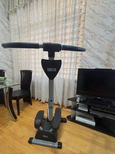 купить боксерскую грушу: "Twister cardio stepper" İşlək vəziyyətdədir. Həm qolları, həm də