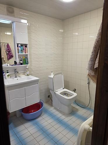 xacmaz ev satilir: Qorodok naprotiv Evropa otel 
5/3 stalinka 
2 komanti 
sredniy remont — 7