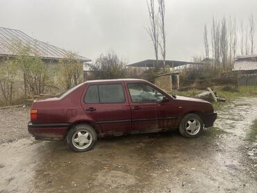 автомобиль пасат: Volkswagen Vento: 1993 г., 1.8 л, Механика, Бензин, Седан